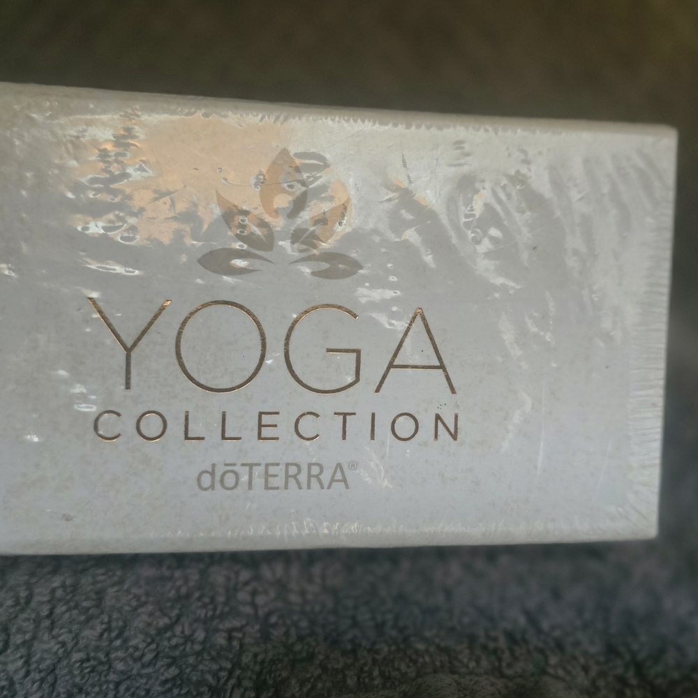 doTERRA Yoga Collection Box - White and Gold
